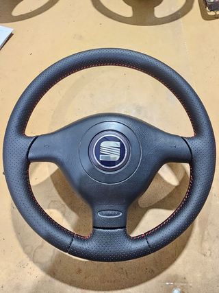 Volante leon mk1 recién tapizado