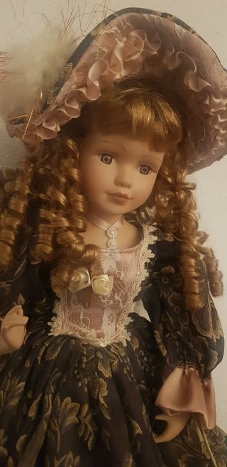 MUÑECA DE PORCELANA GRANDE Y ANTIGUA