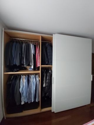 Armadio con ante grandi scorrevoli