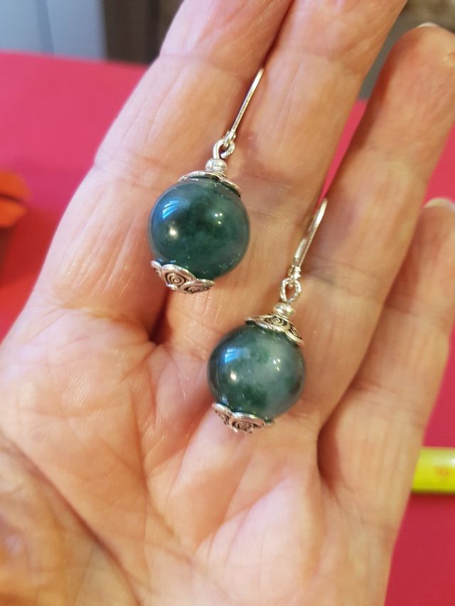 Pendientes de piedra.