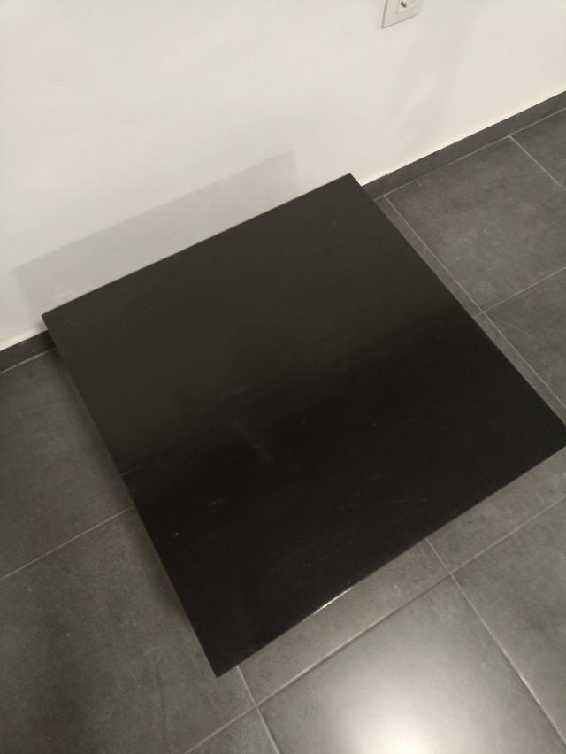 Mesa auxiliar de madera minimalista