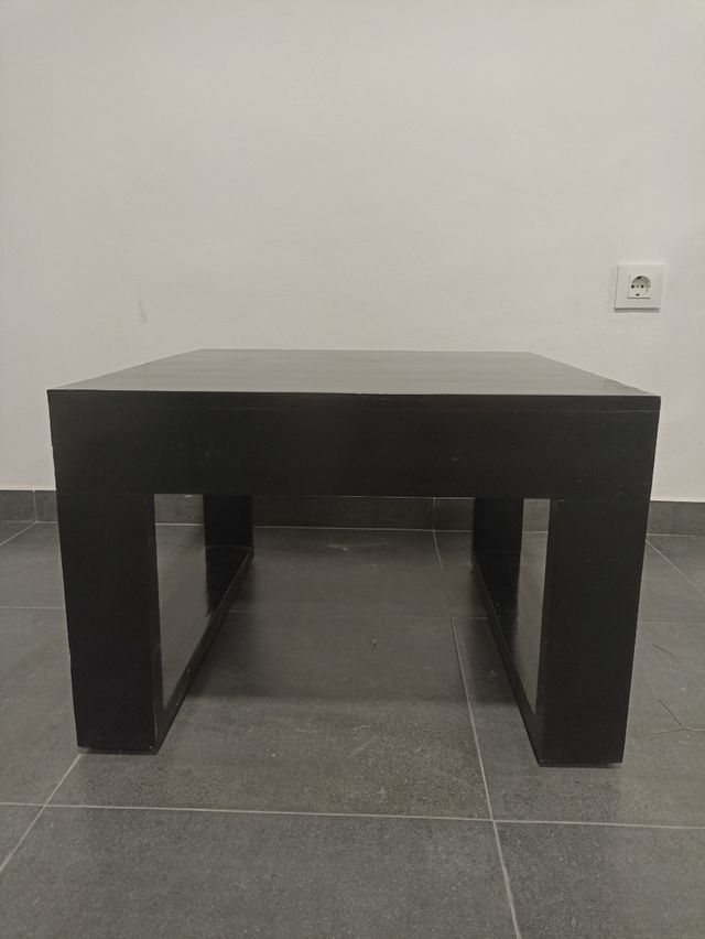 Mesa auxiliar de madera minimalista