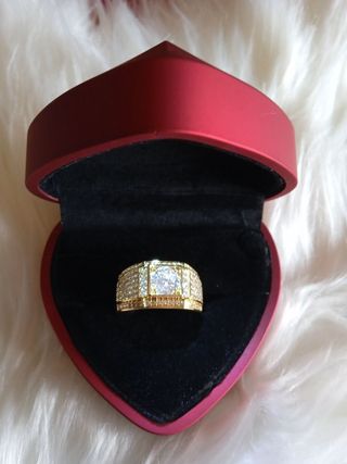 Anillo de Titanio y Moissanicas Brillantes