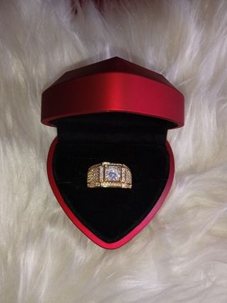 Anillo de Titanio y Moissanicas Brillantes