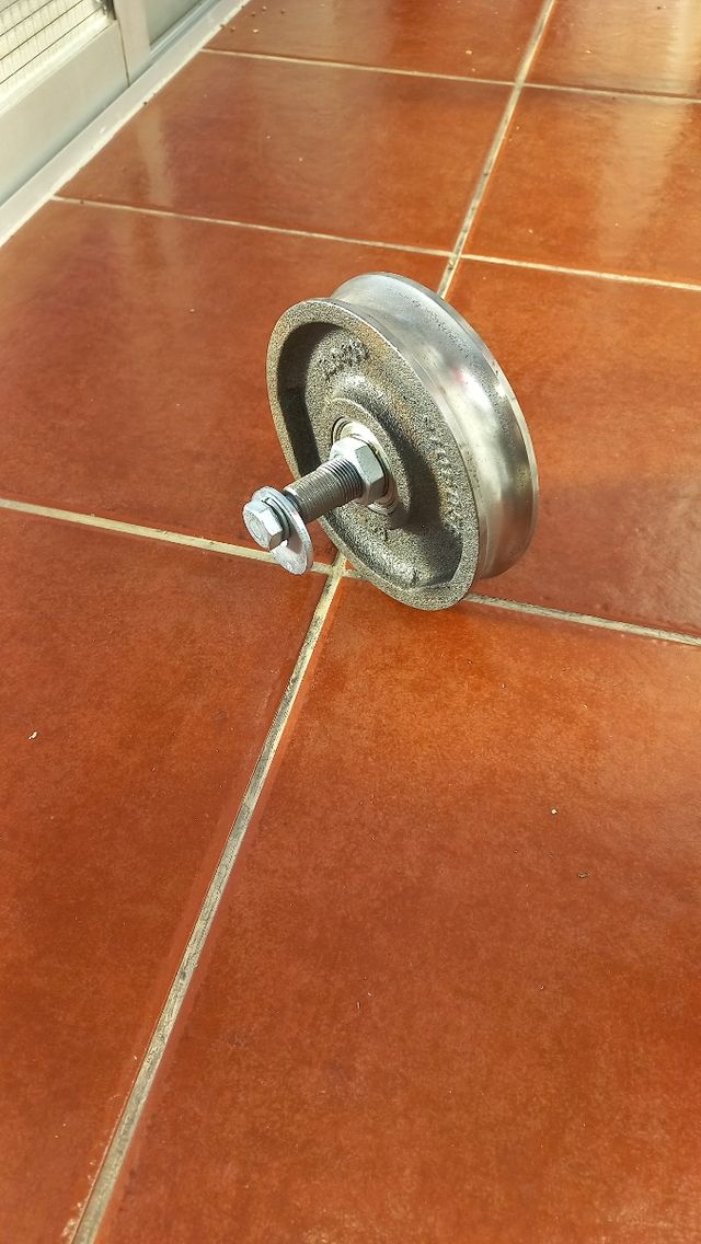 Rueda puerta corredera