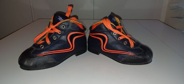 Botín hockey patines ruedas talla 31 RENO.