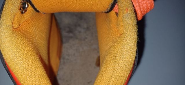 Botín hockey patines ruedas talla 31 RENO.