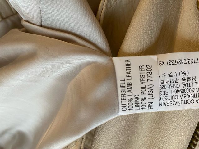 Biker in pelle bianco