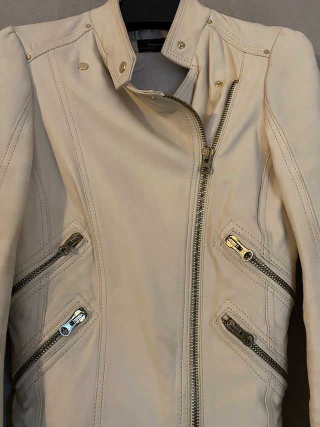 Biker in pelle bianco