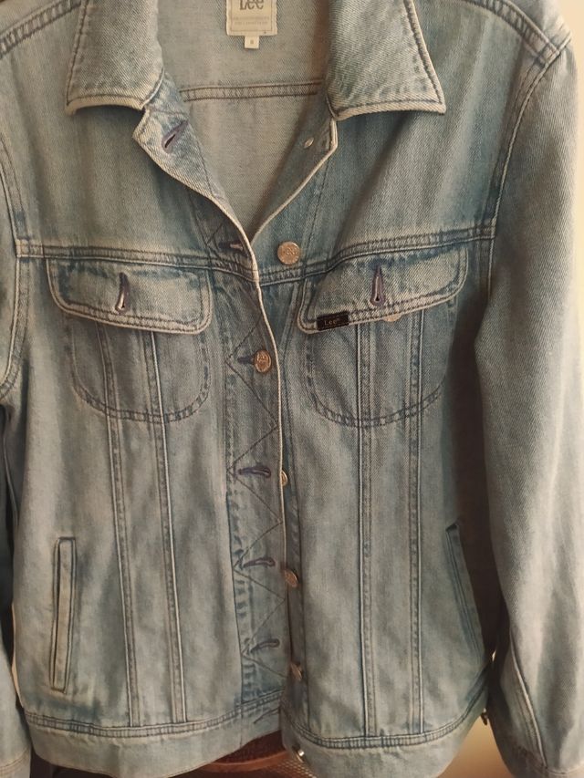 Cazadora vaquera lee