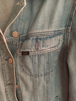 Cazadora vaquera lee