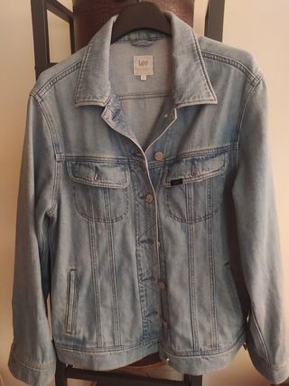 Cazadora vaquera lee