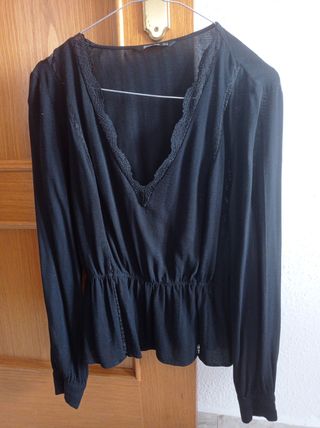 Blusa negra Stradivarius