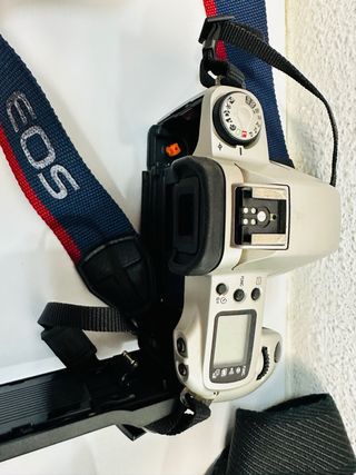 Cámara analógica Canon EOS 500N