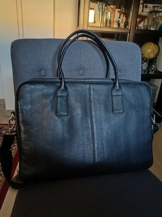 Portadocumentos y/o portátil de piel marca Yancci