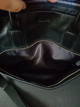 Portadocumentos y/o portátil de piel marca Yancci