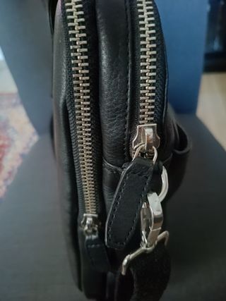 Portadocumentos y/o portátil de piel marca Yancci