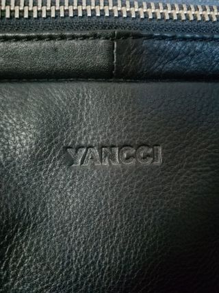 Portadocumentos y/o portátil de piel marca Yancci