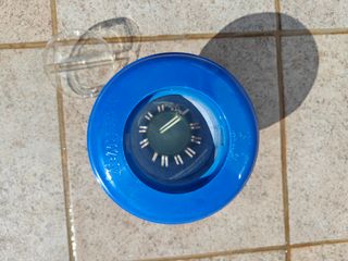 Dispensador flotante de cloro