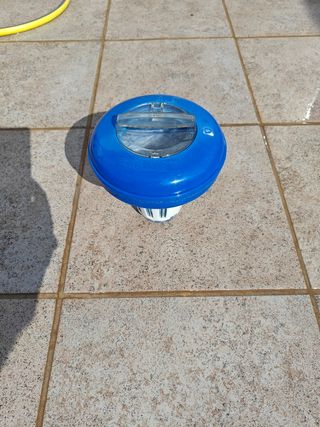 Dispensador flotante de cloro