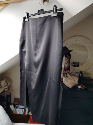 Falda satinada negra Zara