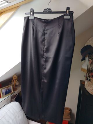 Falda satinada negra Zara