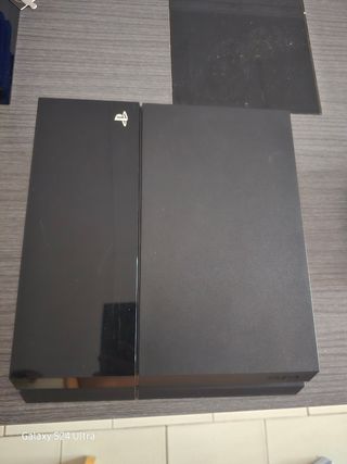 Ps4 en buen estado más juegos 
