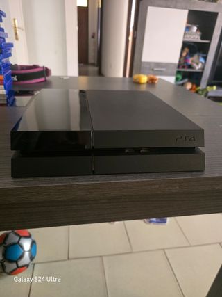 Ps4 en buen estado más juegos 