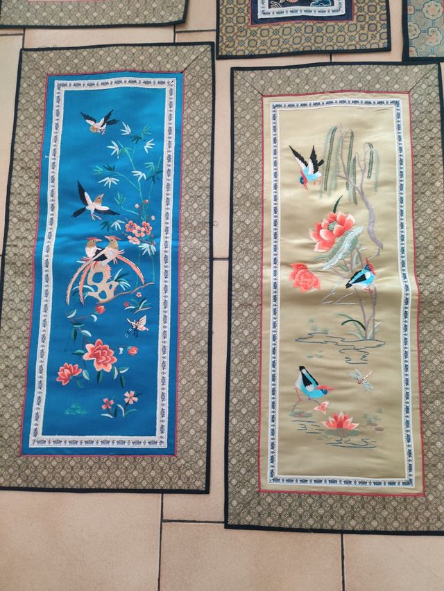 Arazzi cinesi ricamati su seta vintage