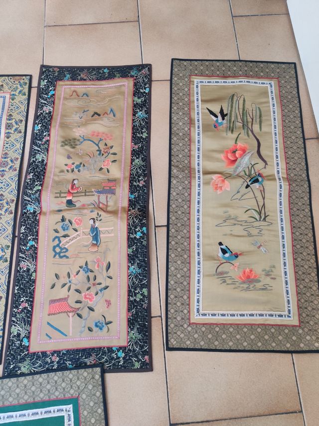 Arazzi cinesi ricamati su seta vintage