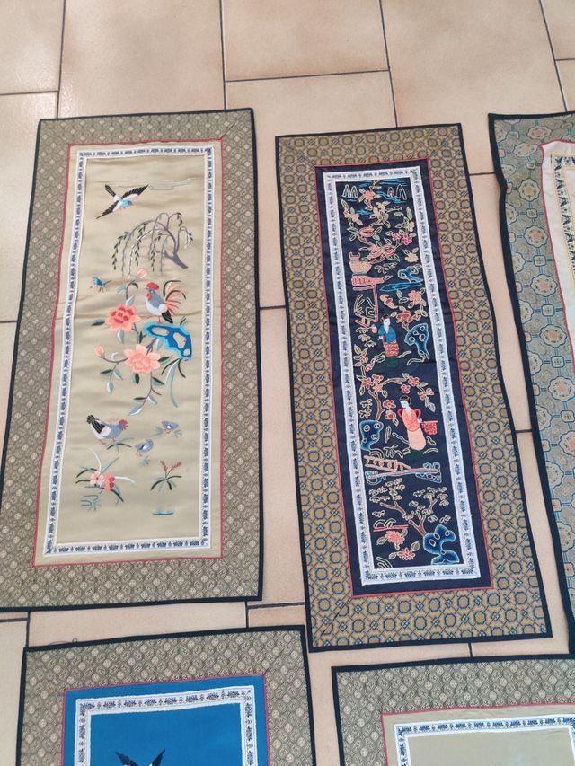 Arazzi cinesi ricamati su seta vintage