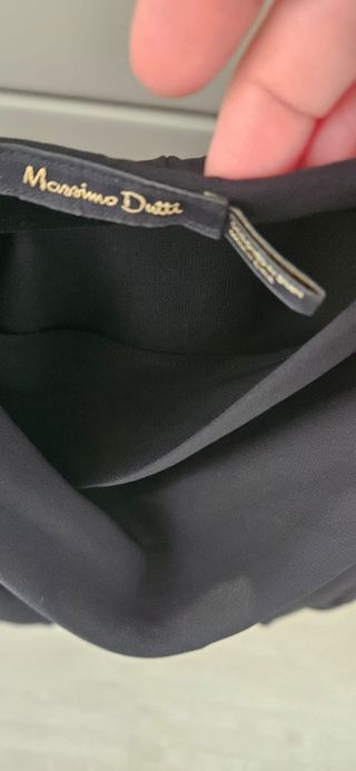 Blusa negra sin mangas