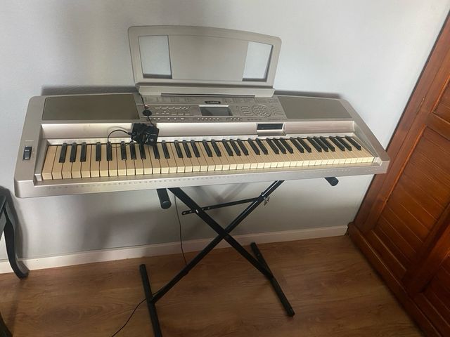 Piano Yamaha DGX-300 76 teclas
