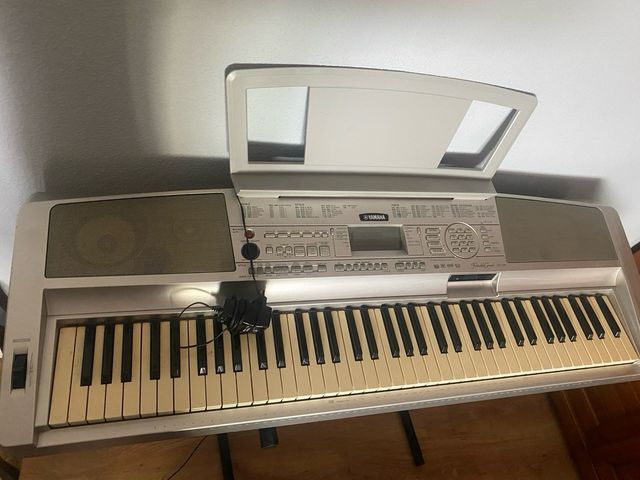Piano Yamaha DGX-300 76 teclas