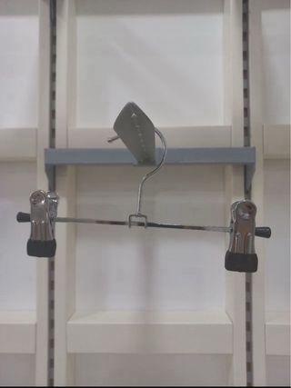 Percha metal con pinzas 20cm