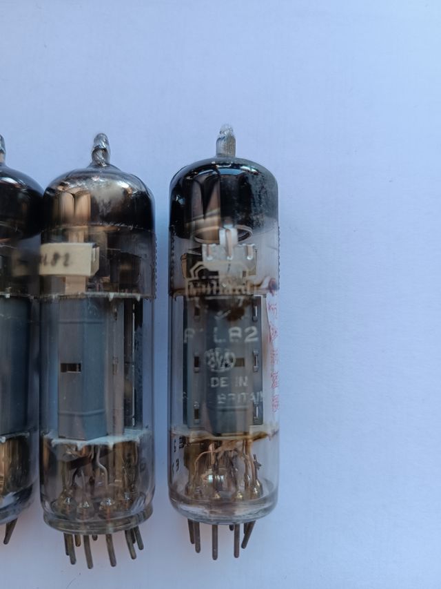 4 válvulas de vacío antiguas PCL82