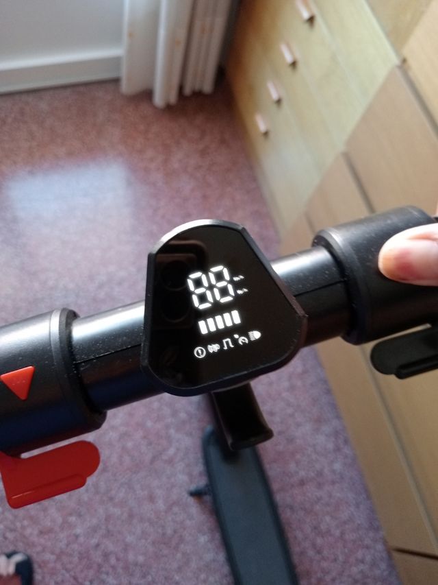 Vendo patín eléctrico sin estrenar.