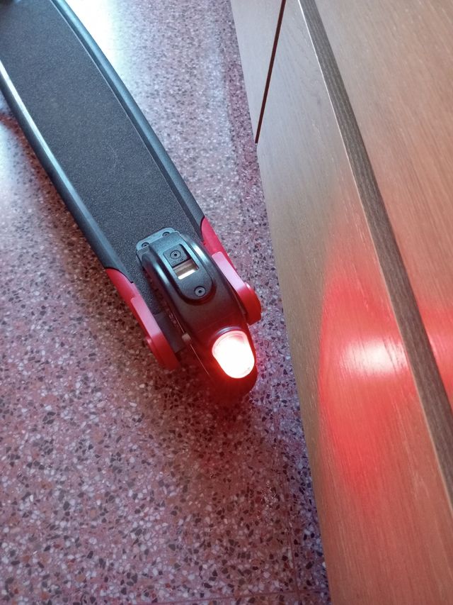 Vendo patín eléctrico sin estrenar.