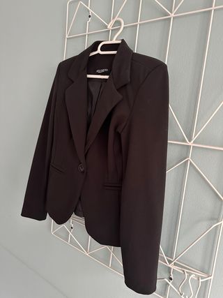 Americana mujer entallada negra