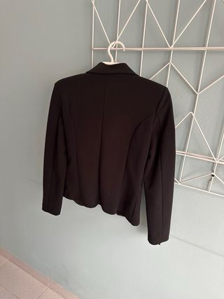 Americana mujer entallada negra