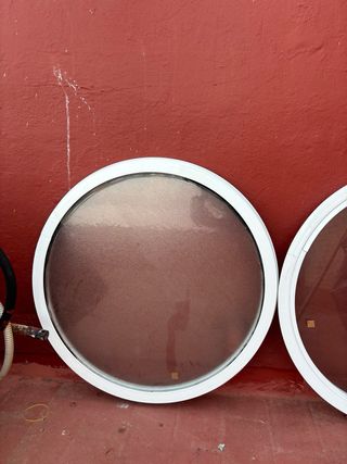 Ventanas de aluminio y cristal esmerilado