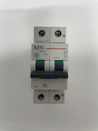 Interruptor magneto térmico AEG