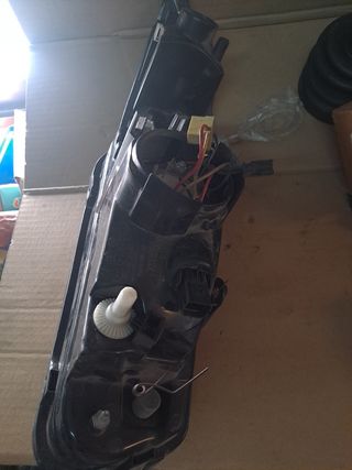 MITSUBISHI CARISMA faro izquierdo 