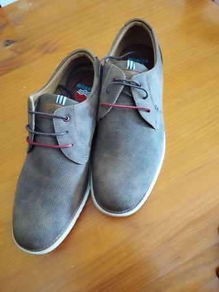 Zapatos sin estrenar 