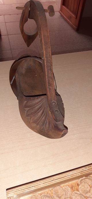 Soprammobile scarpa olandesina 