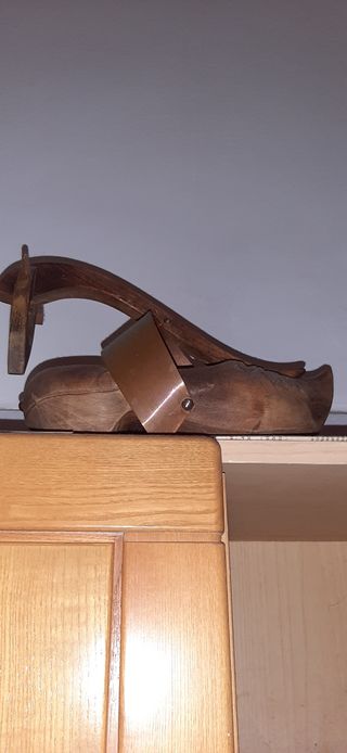 Soprammobile scarpa olandesina 