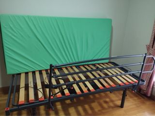 Cama articulada con colchón impermeable