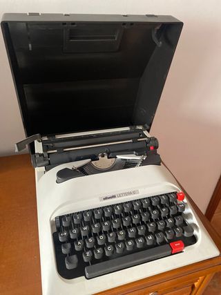 Máquina de escribir Olivetti Lettera 12