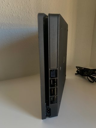 Play Station 4 slim