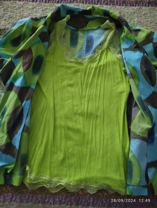 Blusa estampada, colores vistosos